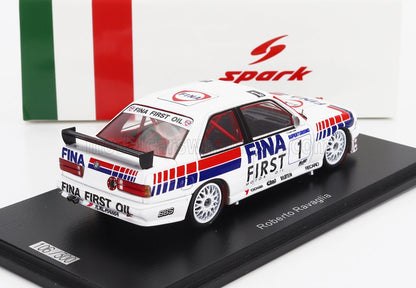 Modèle réduit de voiture de course BMW blanche avec livrée FINA First Oil et bandes rouges et bleues, présenté dans son emballage Spark, disponible sur Vroomi.
