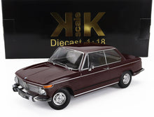 Modèle réduit de voiture BMW 2002 ti rouge foncé à l'échelle 1:18 avec boîte KK Scale, disponible sur Vroomi