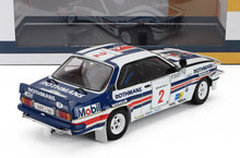 Modèle réduit de voiture de rallye Rothmans Opel Manta à l'échelle 1/18 dans sa boîte, objet de collection, trouvé sur Vroomi.
