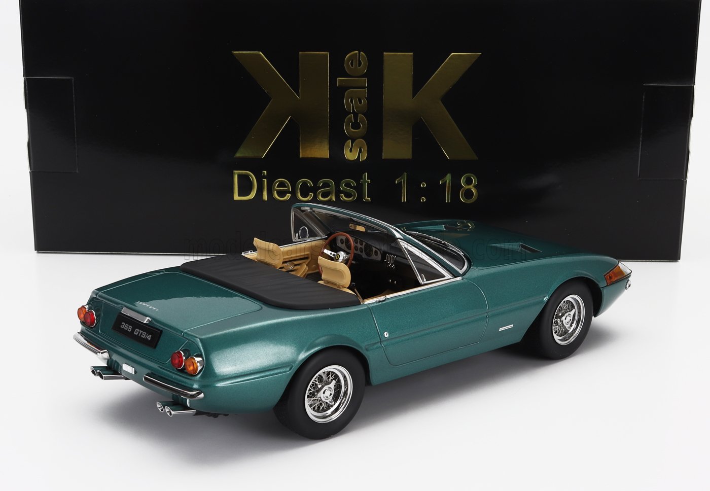 Modèle réduit 365 GTS/4 à l'échelle 1:18 en métal moulé sous pression, couleur verte, intérieur beige, disponible chez Vroomi.