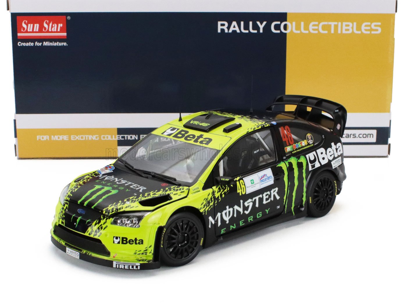 Modèle réduit de voiture de rallye à l'échelle 1/18 avec livrée Monster Energy, disponible pour les collectionneurs chez Vroomi.