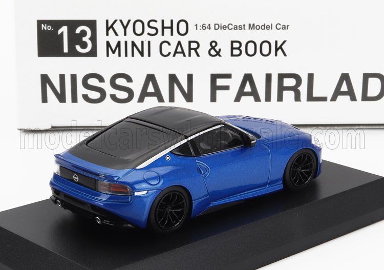 Modèle réduit Kyosho Nissan Fairlady Z bleu à l'échelle 1:64 sur socle noir, disponible sur Vroomi