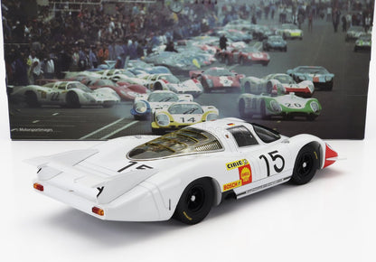Modèle réduit de voiture de course Porsche 917 blanche avec le numéro 15 et des autocollants vintage des sponsors, présenté sur un fond classique de course automobile, disponible sur Vroomi.
