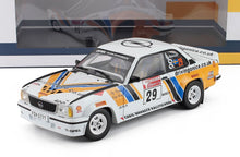 Modèle réduit Opel de rallye à l'échelle 1/18 avec livrée de course, disponible dès maintenant chez Vroomi.
