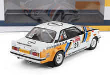 Modèle réduit Opel de rallye à l'échelle 1/18 avec livrée de course vintage, disponible chez Vroomi.