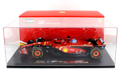 Modèle réduit de la Ferrari SF-24 F1 de Charles Leclerc à l'échelle 1:18 dans un coffret de présentation, disponible chez Vroomi.