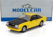 Modèle réduit Opel GT/E jaune et noir à l'échelle 1:18 avec emballage Model Car Group, disponible chez Vroomi.