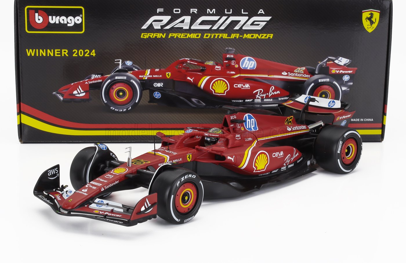 Modèle réduit de voiture de course Ferrari Formula 1 rouge avec sponsors détaillés, présenté devant le coffret correspondant au vainqueur 2024, disponible via Vroomi.