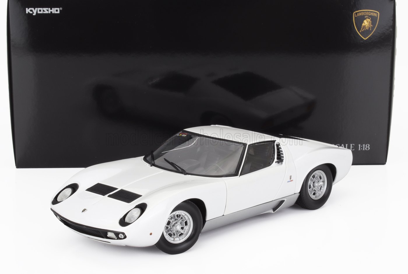 Modèle réduit Lamborghini Miura Kyosho à l'échelle 1:18, blanc avec détails noirs, disponible sur Vroomi.