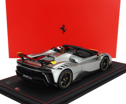 FERRARI - SF90 XX STRADALE SPIDER 2024 - AVEC VITRINE - GRIS COMPETIZIONE - GRIS JAUNE NOIR