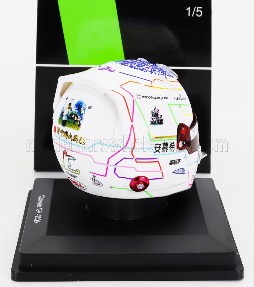 Casque de course blanc Chinese GP 2024 avec carte colorée du circuit et logos des sponsors, vendu sur Vroomi