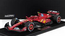 FERRARI - F1 SF-24 TEAM SCUDERIA FERRARI N 55 WINNER MEXICO GP 2024 CARLOS SAINZ - CON VETRINA - AVEC VITRINE - ROUGE BLANC NOIR