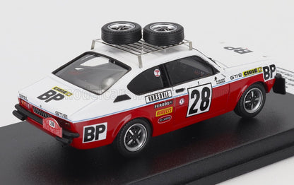 Modèle réduit de voiture de rallye Opel GT/E rouge et blanche n° 28 avec pneus de secours sur le toit, autocollants BP et sponsors, proposé sur Vroomi.