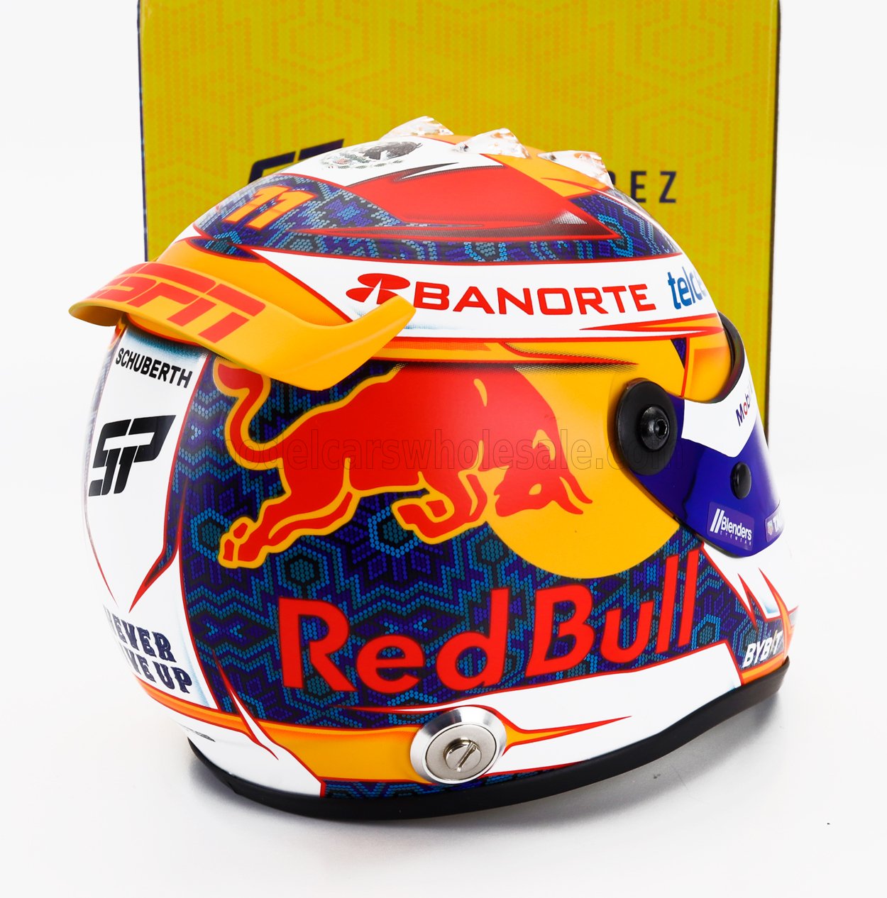 Casque de course avec Red Bull , marques Banorte et ESPN, disponible sur Vroomi