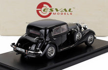 Modèle réduit vintage Mercedes noir par Esval Models sur un socle, désormais disponible chez Vroomi.