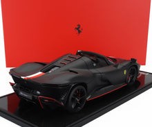 FERRARI | DAYTONA SP3 SERIE ICONA OPEN ROOF PRINCIPATO DI MONACO LIVERY N 16 PERSONAL CAR CHARLES LECLERC 2022 - CON VETRINA - WITH SHOWCASE