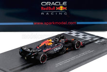 Modèle réduit Red Bull F1 sur socle d'exposition, disponible chez Vroomi pour les collectionneurs