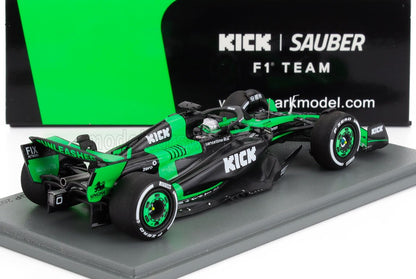 Modèle réduit vert et noir KICK Sauber F1 Team présenté sur un socle, disponible sur Vroomi