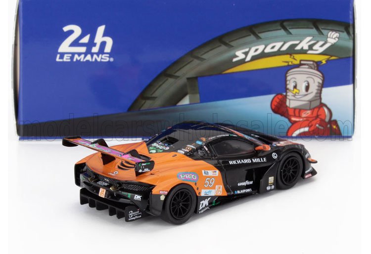 Modèle réduit de voiture de course orange et noir ayant participé aux 24 Heures du Mans, avec logos des sponsors, disponible sur la plateforme Vroomi.