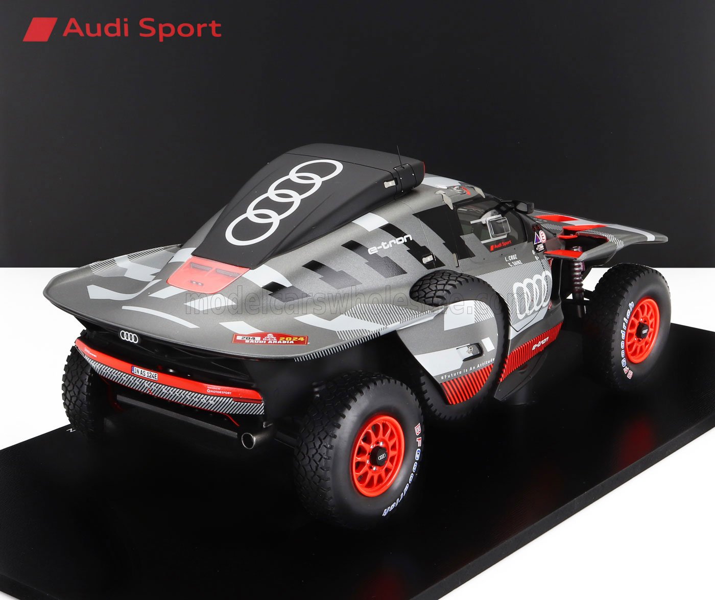 AUDI - RS Q E-TRON E2 TEAM AUDI SPORT N 204 VAINQUEUR DU RALLYE DAKAR 2024 CARLOS SAINZ - LUCAS CRUZ - GRIS ARGENT NOIR - Vroomi