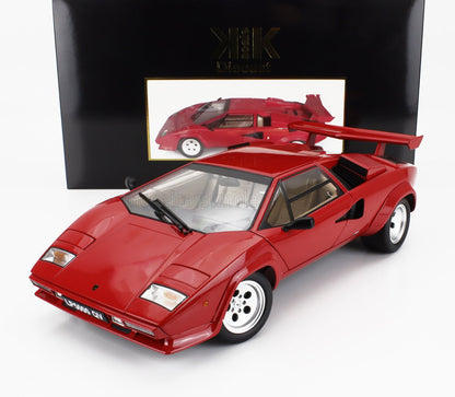 Modèle réduit Lamborghini Countach rouge avec spoiler et roues blanches, présenté dans une boîte KK Diecast noire, disponible chez Vroomi.