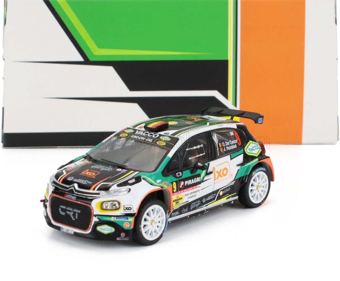 Modèle réduit détaillé d'une voiture de rallye Citroën avec autocollants des sponsors en vert, noir et blanc, disponible chez Vroomi.