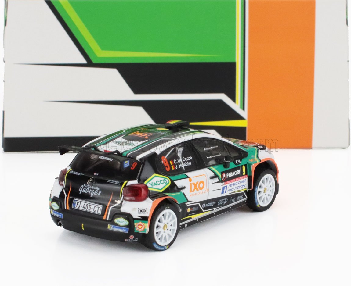 Modèle réduit de voiture de rallye Citroën à l'échelle 1:43 avec décalcomanies détaillées des sponsors, présenté sur Vroomi.