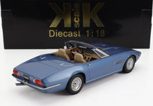 Modèle réduit Maserati Ghibli cabriolet à l'échelle 1:18, couleur bleue, intérieur beige, disponible sur Vroomi.