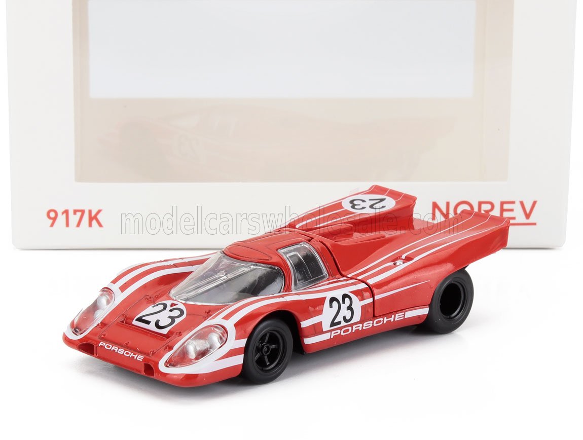 Modèle réduit de voiture de course Porsche 917K rouge numéro 23 avec bandes blanches, disponible sur Vroomi