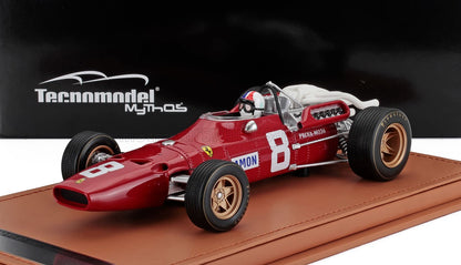 Modèle réduit de voiture de course Ferrari F1 rouge de 1967 avec le numéro 8 sur socle en cuir marron, disponible sur Vroomi.