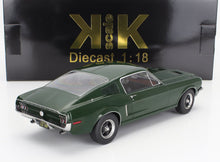 Modèle réduit vert à l'échelle 1:18 de la Ford Mustang classique avec boîte noire et dorée à l'échelle K, proposé sur Vroomi.