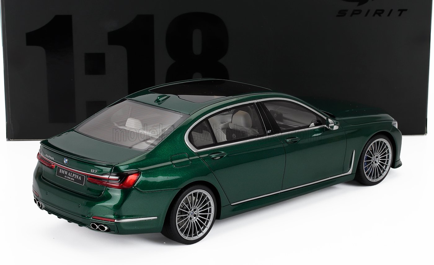 Modèle réduit à l'échelle 1:18 d'une berline BMW Alpina B7 verte avec jantes et intérieur détaillés, disponible chez Vroomi.