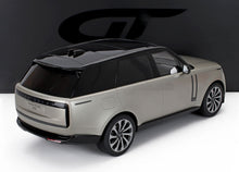 Modèle réduit Range Rover moulé sous pression, couleur beige métallisé avec toit noir, roues détaillées, disponible chez Vroomi.