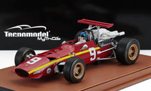 Modèle réduit vintage d'une Ferrari de course rouge avec le numéro 9, figurine du pilote, sur socle d'exposition, proposé sur Vroomi.