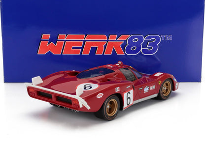 Modèle réduit de voiture de course Ferrari 512 à l'échelle 1:43, couleur rouge, numéro 6, présenté sur fond bleu WERK83, proposé sur Vroomi.