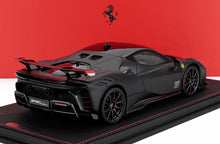 FERRARI - SF90 XX STRADALE N 16 VOITURE PERSONNELLE CHARLES LECLERC 2024 - AVEC VITRINE - NOIR MAT ROUGE