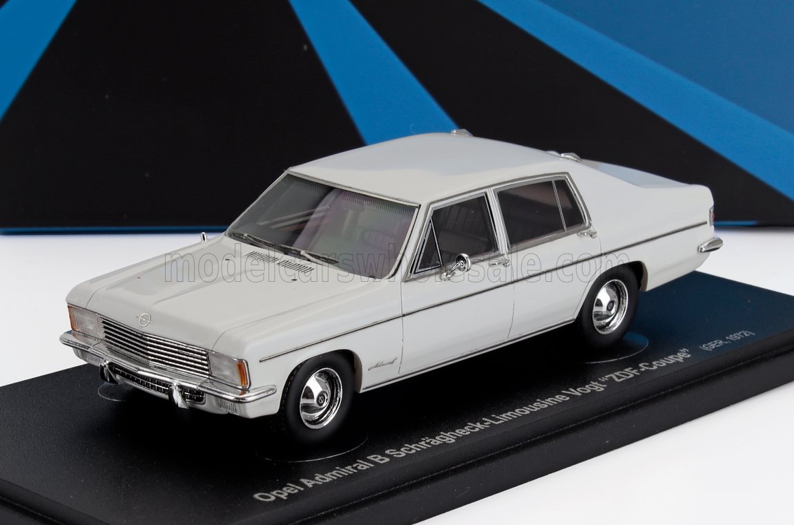 Modèle réduit de voiture Opel Admiral B Limousine blanche 1969-1972 exposé, désormais accessible via Vroomi