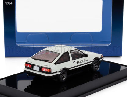 Modèle réduit Toyota AE86 Trueno blanc à l'échelle 1:64 avec décalcomanies japonaises sur socle noir, proposé par Vroomi.