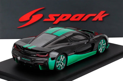 Modèle réduit noir et vert de la Pagani Huayra avec arrière détaillé, présenté sur un socle avec le logo Spark, disponible chez Vroomi.