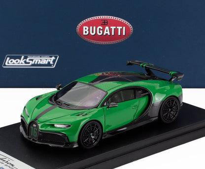 Modèle réduit Bugatti Chiron Sport vert et noir sur socle d'exposition, proposé à sale Vroomi