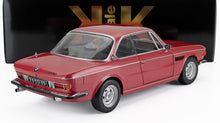 Modèle réduit classique BMW 3.0 CSI E9 rouge avec détails chromés, disponible sur Vroomi