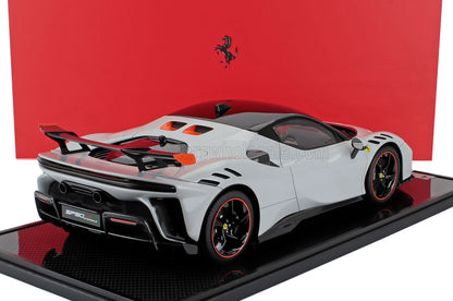 FERRARI - SF90 XX STRADALE 2024 - AVEC VITRINE - BIANCO ARTICO - BLANC MÉTALLISÉ ORANGE NOIR