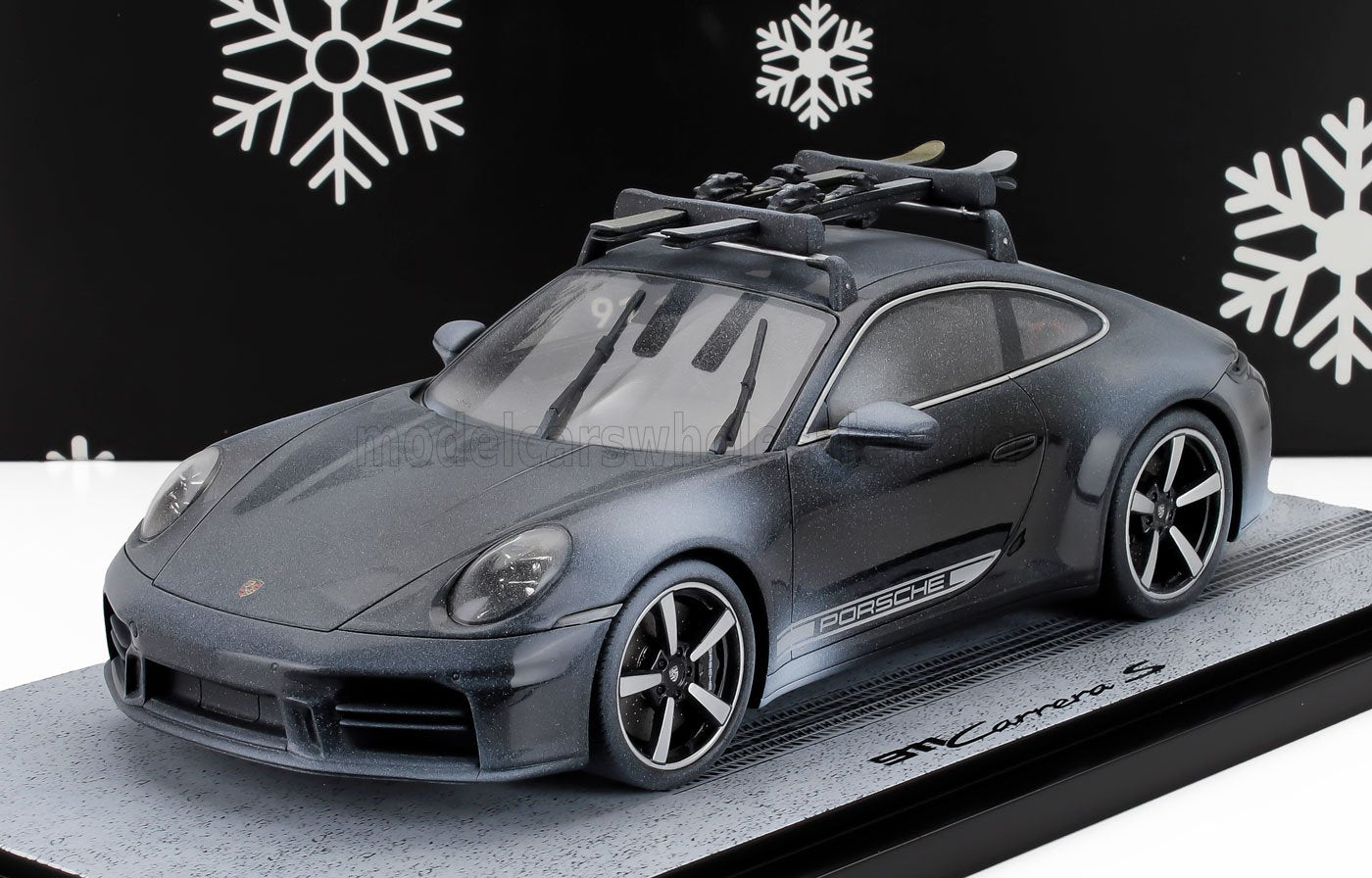 PORSCHE - 911 992-2 CARRERA S COUPE 2024 - CHRISTMAS EDITION 2025 AVEC EFFET SKI ET NEIGE - CON VETRINA - AVEC VITRINE - NOIR