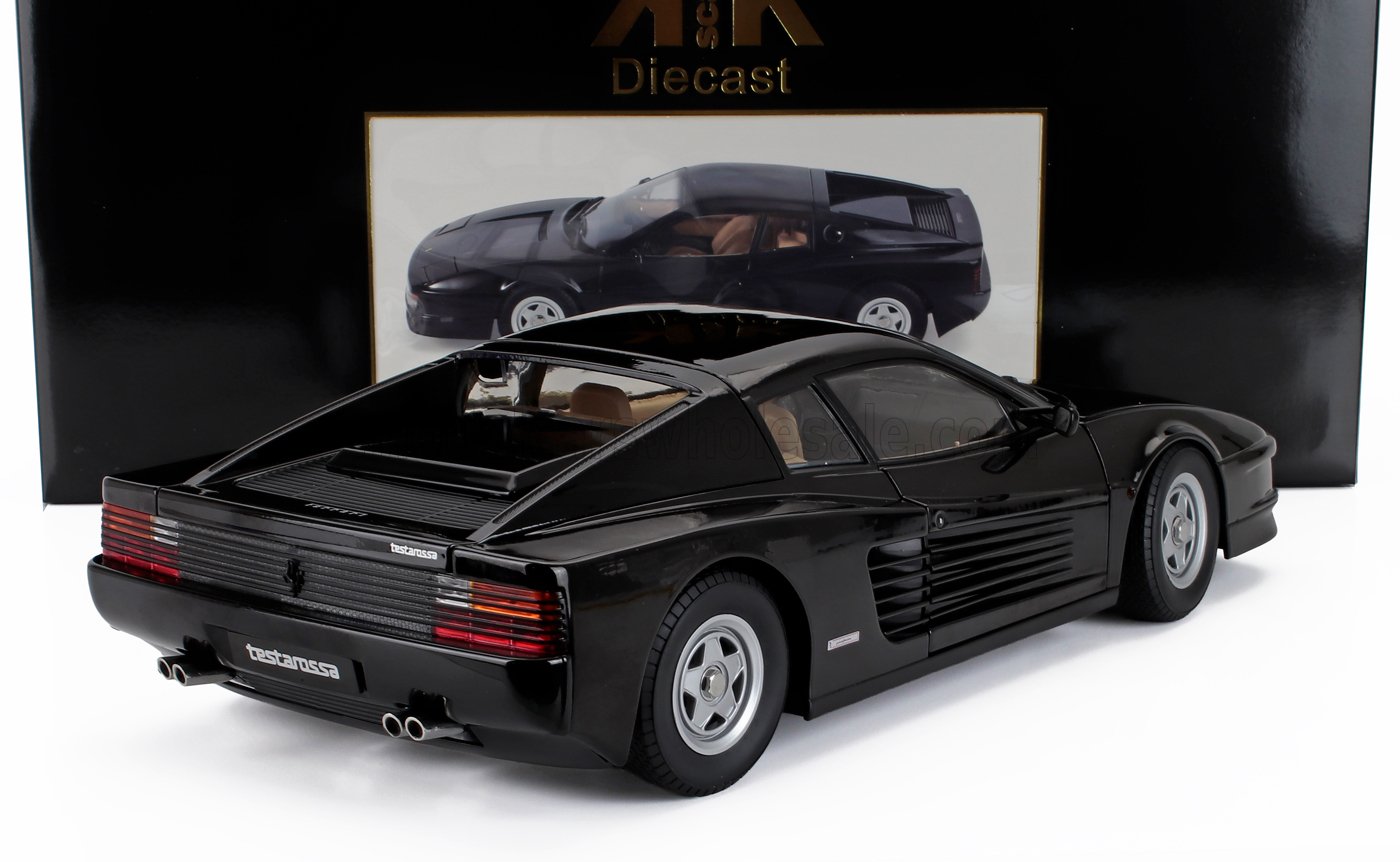 Modèle réduit de voiture Ferrari Testarossa noire au design détaillé, disponible sur la place de marché Vroomi.