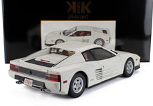 Modèle réduit de voiture Ferrari Testarossa blanche à l'échelle 1:18 avec des détails précis disponible sur Vroomi