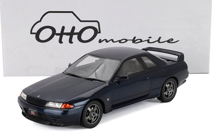 Modèle réduit Nissan Skyline GT-R R32 à l'échelle 1/18, couleur bleue, disponible chez Vroomi.