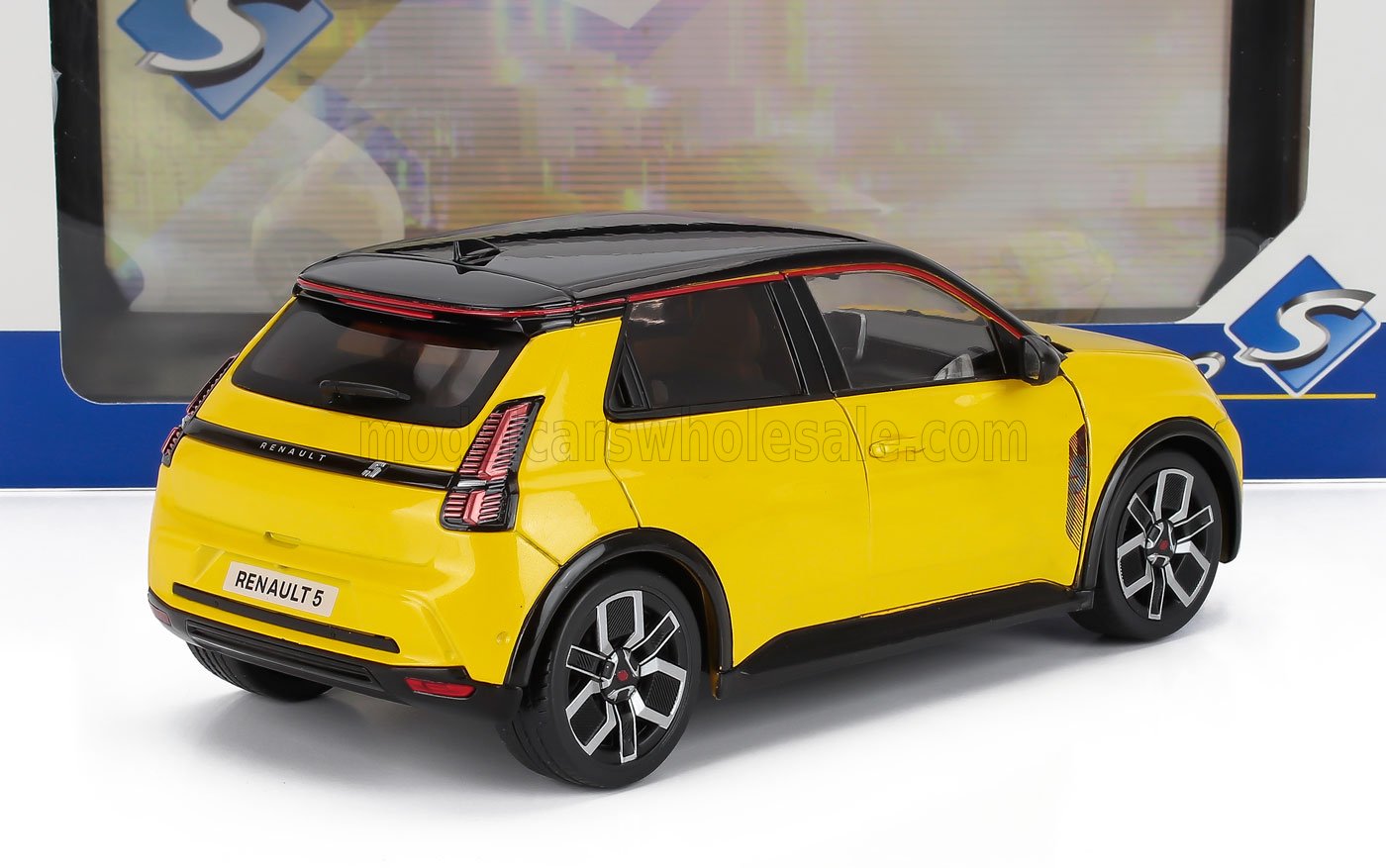 Modèle réduit Renault 5 jaune et noir vu de l'arrière, disponible à l'achat sur Vroomi.