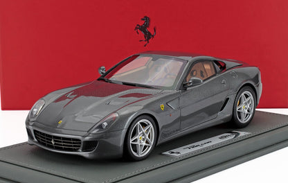 FERRARI - 599 GTB FIORANO 2006 - BOÎTE DE VITESSES MANUELLE - CAMBIO MANUALE - CON VETRINA - AVEC VITRINE - GRIGIO SILVERSTONE - GRIS MÉTALLISÉ