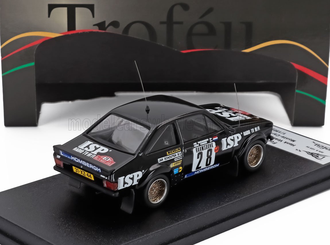 Modèle réduit de voiture de rallye noire avec décalcomanies de course, numéro 28, disponible dès maintenant chez Vroomi.