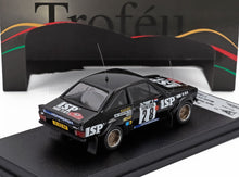 Modèle réduit de voiture de rallye noire avec décalcomanies de course, numéro 28, disponible dès maintenant chez Vroomi.